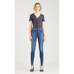 Levi’s 720 high rise super‎ skinny jeans size 31